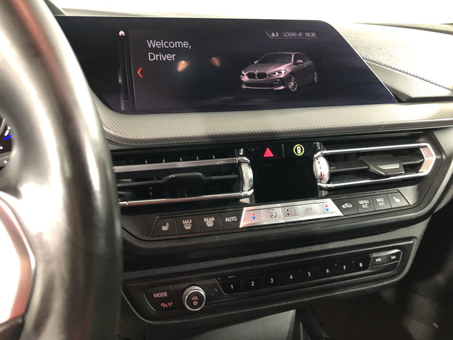 BMW Serie 1 118d color Blanco. Año 2020. 110KW(150CV). Diésel. En concesionario Proa Premium Palma de Baleares