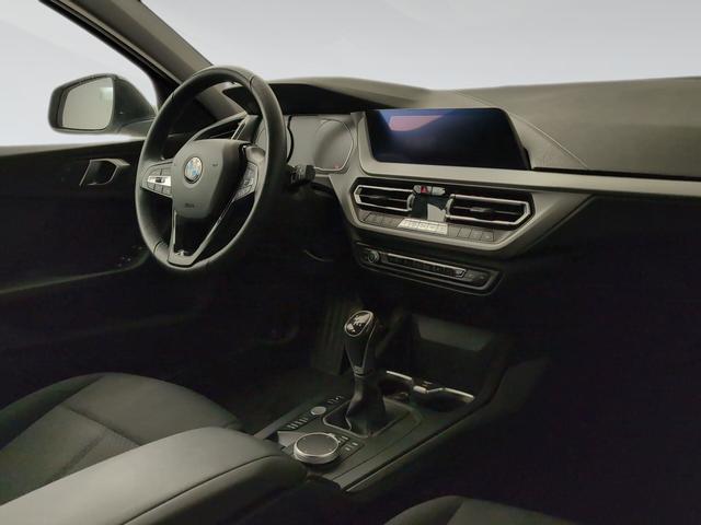 BMW Serie 1 116d color Blanco. Año 2020. 85KW(116CV). Diésel. En concesionario Automotor Premium Velázquez - Málaga de Málaga