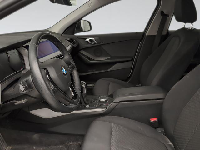 BMW Serie 1 116d color Blanco. Año 2020. 85KW(116CV). Diésel. En concesionario Automotor Premium Velázquez - Málaga de Málaga