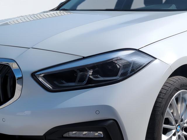 BMW Serie 1 118i color Blanco. Año 2024. 103KW(140CV). Gasolina. En concesionario Automotor Premium Velázquez - Málaga de Málaga