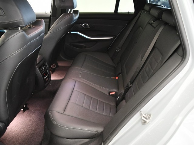 BMW Serie 3 330e Touring color Gris. Año 2024. 215KW(292CV). Híbrido Electro/Gasolina. En concesionario BYmyCAR Madrid - Alcalá de Madrid