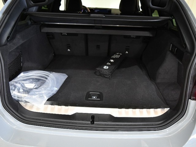 BMW Serie 3 330e Touring color Gris. Año 2024. 215KW(292CV). Híbrido Electro/Gasolina. En concesionario BYmyCAR Madrid - Alcalá de Madrid