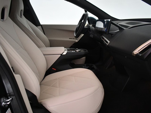 BMW iX xDrive40 color Azul. Año 2023. 240KW(326CV). Eléctrico. En concesionario BYmyCAR Madrid - Alcalá de Madrid