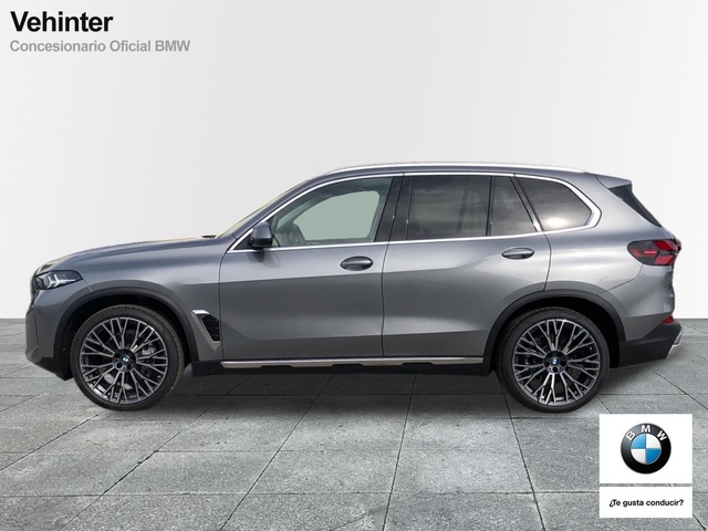 BMW X5 xDrive40i color Gris. Año 2025. 280KW(381CV). Gasolina. En concesionario Vehinter Getafe de Madrid
