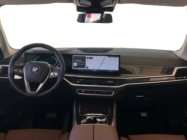 BMW X5 xDrive40i color Gris. Año 2025. 280KW(381CV). Gasolina. En concesionario Vehinter Getafe de Madrid