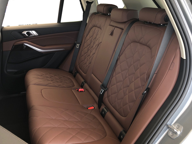BMW X5 xDrive40i color Gris. Año 2025. 280KW(381CV). Gasolina. En concesionario Vehinter Getafe de Madrid