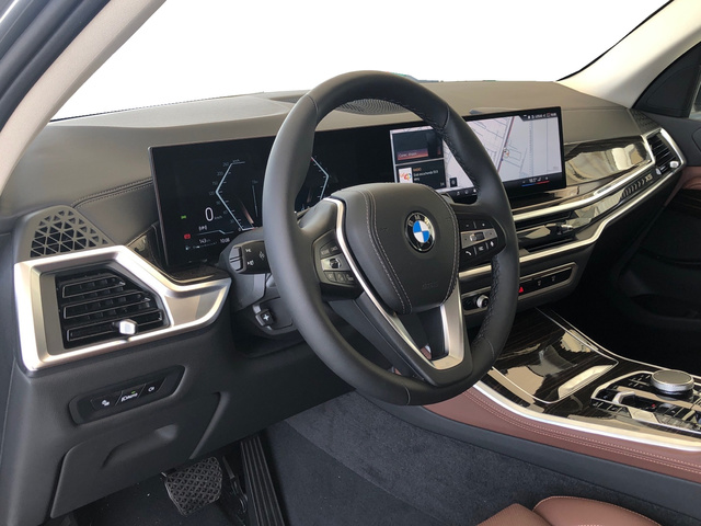 BMW X5 xDrive40i color Gris. Año 2025. 280KW(381CV). Gasolina. En concesionario Vehinter Getafe de Madrid