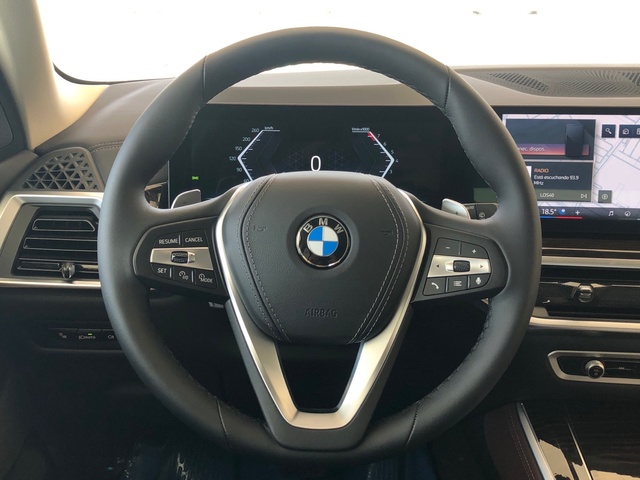 BMW X5 xDrive40i color Gris. Año 2025. 280KW(381CV). Gasolina. En concesionario Vehinter Getafe de Madrid