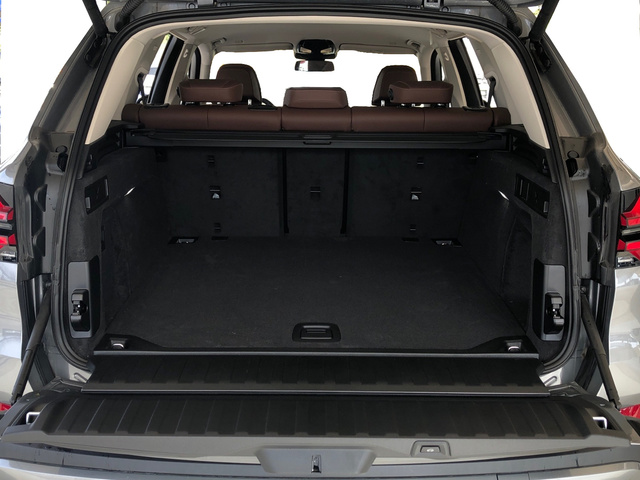 BMW X5 xDrive40i color Gris. Año 2025. 280KW(381CV). Gasolina. En concesionario Vehinter Getafe de Madrid