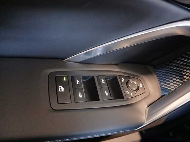 BMW X1 sDrive18d color Blanco. Año 2025. 110KW(150CV). Diésel. En concesionario Adler Motor S.L. TOLEDO de Toledo