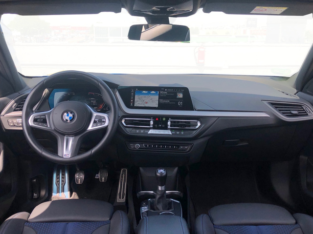 BMW Serie 1 118d color Azul. Año 2021. 110KW(150CV). Diésel. En concesionario Vehinter Alcorcón de Madrid