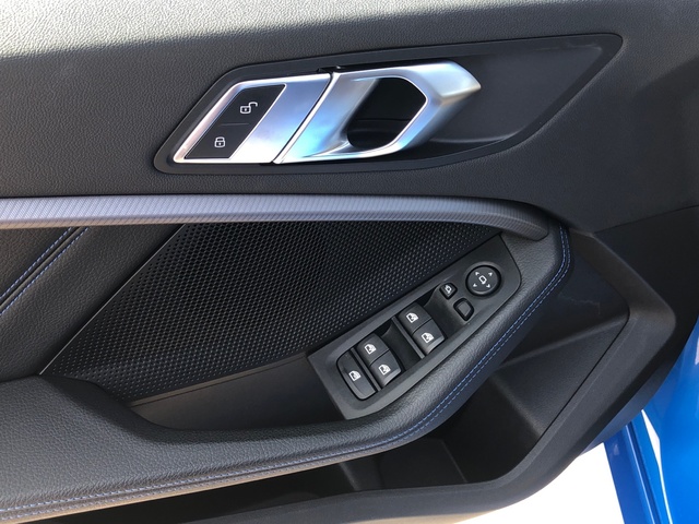 BMW Serie 1 118d color Azul. Año 2021. 110KW(150CV). Diésel. En concesionario Vehinter Alcorcón de Madrid