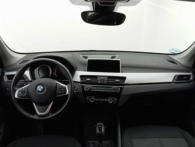 BMW X1 sDrive18d color Gris. Año 2022. 110KW(150CV). Diésel. En concesionario Augusta Aragon S.A. de Zaragoza