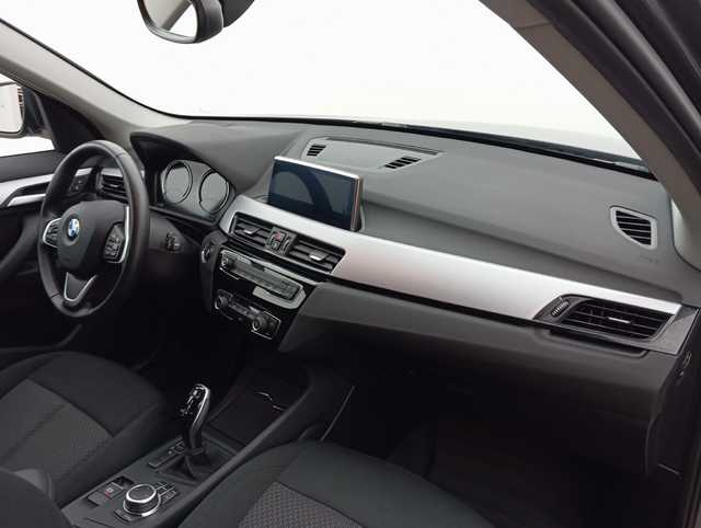 BMW X1 sDrive18d color Gris. Año 2022. 110KW(150CV). Diésel. En concesionario Augusta Aragon S.A. de Zaragoza