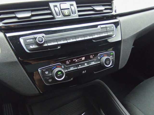 BMW X1 sDrive18d color Gris. Año 2022. 110KW(150CV). Diésel. En concesionario Augusta Aragon S.A. de Zaragoza
