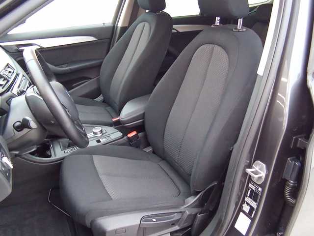 BMW X1 sDrive18d color Gris. Año 2022. 110KW(150CV). Diésel. En concesionario Augusta Aragon S.A. de Zaragoza