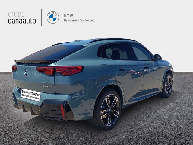 BMW iX2 eDrive20 color Verde. Año 2024. 150KW(204CV). Eléctrico. En concesionario TACO de Sta. C. Tenerife