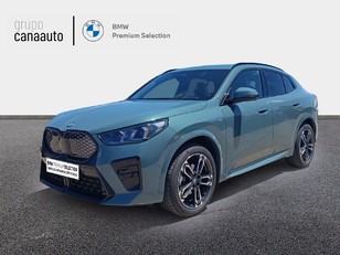 Fotos de BMW iX2 eDrive20 color Verde. Año 2024. 150KW(204CV). Eléctrico. En concesionario TACO de Sta. C. Tenerife