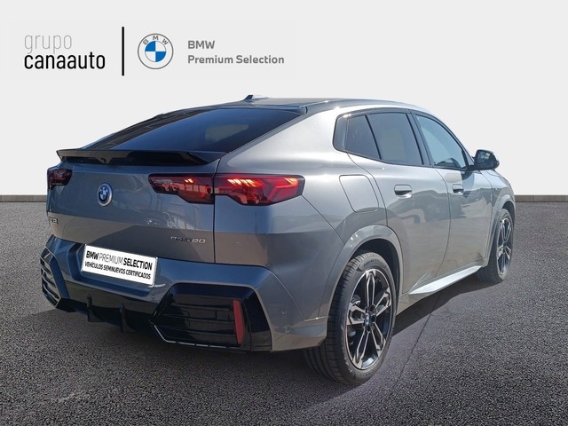 BMW iX2 eDrive20 color Gris. Año 2024. 150KW(204CV). Eléctrico. En concesionario TACO de Sta. C. Tenerife