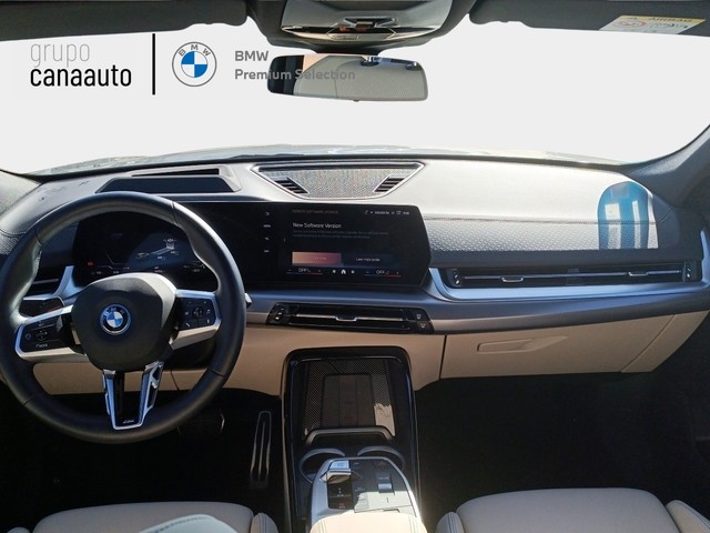 BMW iX2 eDrive20 color Gris. Año 2024. 150KW(204CV). Eléctrico. En concesionario TACO de Sta. C. Tenerife