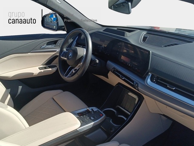 BMW iX2 eDrive20 color Gris. Año 2024. 150KW(204CV). Eléctrico. En concesionario TACO de Sta. C. Tenerife