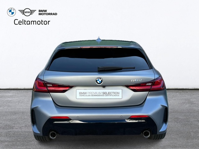 BMW Serie 1 118d color Gris. Año 2024. 110KW(150CV). Diésel. En concesionario Celtamotor Vigo de Pontevedra