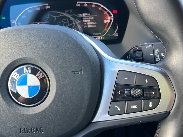 BMW Serie 1 118d color Gris. Año 2024. 110KW(150CV). Diésel. En concesionario Celtamotor Vigo de Pontevedra