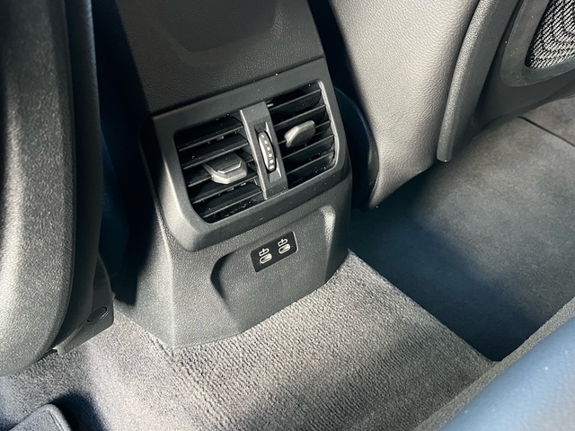 BMW Serie 1 118d color Gris. Año 2024. 110KW(150CV). Diésel. En concesionario Celtamotor Vigo de Pontevedra