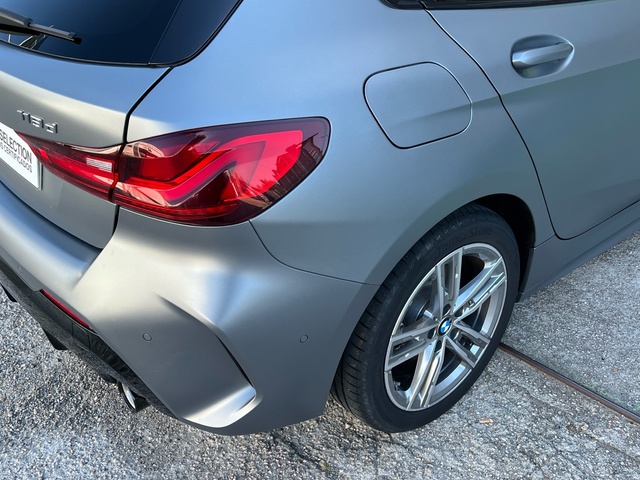 BMW Serie 1 118d color Gris. Año 2024. 110KW(150CV). Diésel. En concesionario Celtamotor Vigo de Pontevedra