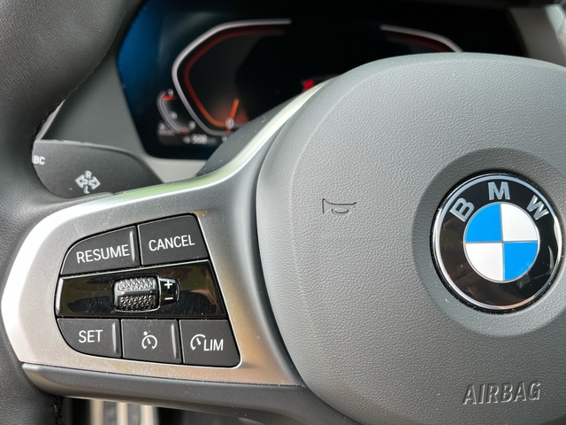BMW Serie 1 118d color Negro. Año 2024. 110KW(150CV). Diésel. En concesionario Celtamotor Vigo de Pontevedra