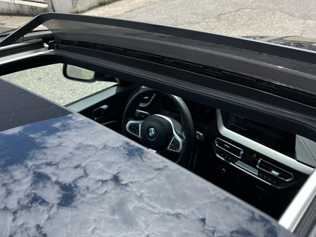 BMW Serie 1 118d color Negro. Año 2024. 110KW(150CV). Diésel. En concesionario Celtamotor Vigo de Pontevedra