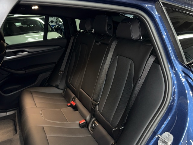 BMW X4 xDrive20d color Azul. Año 2025. 140KW(190CV). Diésel. En concesionario BYmyCAR Madrid - Algete de Madrid