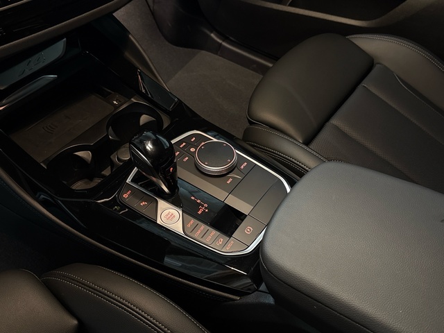 BMW X4 xDrive20d color Azul. Año 2025. 140KW(190CV). Diésel. En concesionario BYmyCAR Madrid - Algete de Madrid