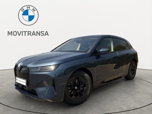 Fotos de BMW iX xDrive45 color Azul. Año 2025. 300KW(408CV). Eléctrico. En concesionario Movitransa Cars Jerez de Cádiz