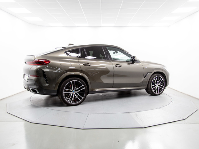 BMW X6 xDrive30d color Marrón. Año 2020. 195KW(265CV). Diésel. En concesionario Móvil Begar Alicante de Alicante