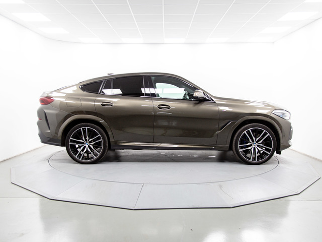 BMW X6 xDrive30d color Marrón. Año 2020. 195KW(265CV). Diésel. En concesionario Móvil Begar Alicante de Alicante