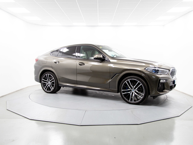 BMW X6 xDrive30d color Marrón. Año 2020. 195KW(265CV). Diésel. En concesionario Móvil Begar Alicante de Alicante