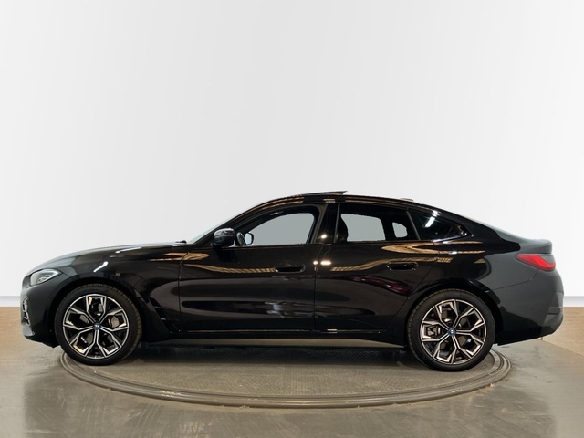 BMW i4 eDrive40 color Negro. Año 2022. 250KW(340CV). Eléctrico. En concesionario Proa Premium Palma de Illes Balears