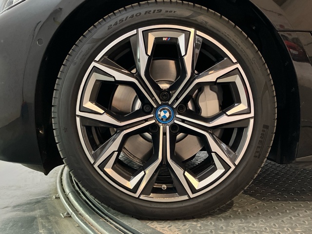 BMW i4 eDrive40 color Negro. Año 2022. 250KW(340CV). Eléctrico. En concesionario Proa Premium Palma de Illes Balears