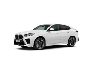 Fotos de BMW X2 sDrive18d color Blanco. Año 2025. 110KW(150CV). Diésel. En concesionario Motor Munich - Terrassa - VO de Barcelona