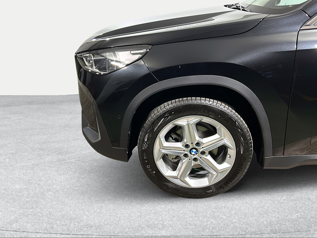BMW X1 sDrive18i color Negro. Año 2025. 100KW(136CV). Gasolina. En concesionario San Pablo Motor | Su Eminencia de Sevilla
