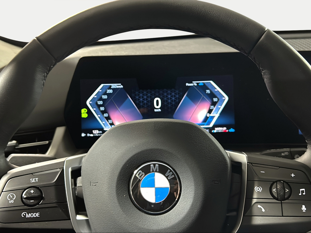 BMW X1 sDrive18i color Negro. Año 2025. 100KW(136CV). Gasolina. En concesionario San Pablo Motor | Su Eminencia de Sevilla