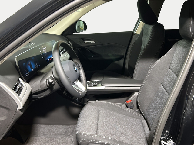 BMW X1 sDrive18i color Negro. Año 2025. 100KW(136CV). Gasolina. En concesionario San Pablo Motor | Su Eminencia de Sevilla