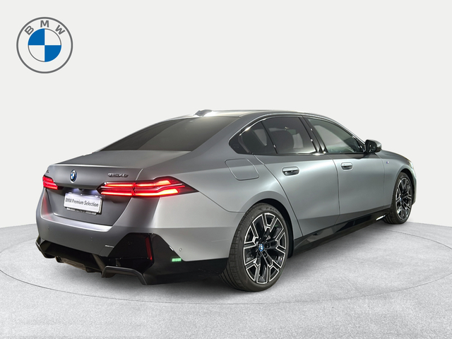 BMW i5 eDrive40 color Gris. Año 2025. 250KW(340CV). Eléctrico. En concesionario San Pablo Motor | Su Eminencia de Sevilla