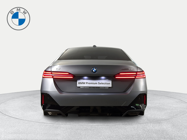 BMW i5 eDrive40 color Gris. Año 2025. 250KW(340CV). Eléctrico. En concesionario San Pablo Motor | Su Eminencia de Sevilla