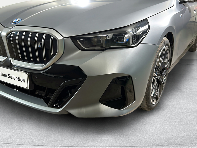 BMW i5 eDrive40 color Gris. Año 2025. 250KW(340CV). Eléctrico. En concesionario San Pablo Motor | Su Eminencia de Sevilla