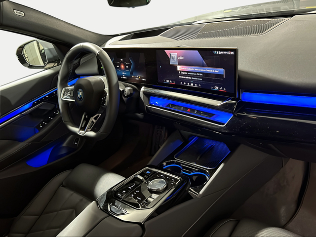 BMW i5 eDrive40 color Gris. Año 2025. 250KW(340CV). Eléctrico. En concesionario San Pablo Motor | Su Eminencia de Sevilla