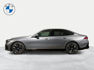 Fotos de BMW i5 eDrive40 color Gris. Año 2025. 250KW(340CV). Eléctrico. En concesionario San Pablo Motor | Su Eminencia de Sevilla