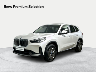 Fotos de BMW iX1 eDrive20 color Blanco. Año 2025. 150KW(204CV). Eléctrico. En concesionario San Pablo Motor | Su Eminencia de Sevilla