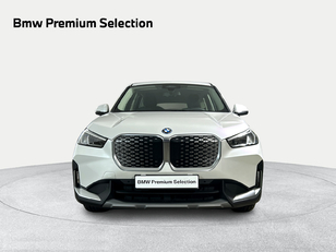 Fotos de BMW iX1 eDrive20 color Blanco. Año 2025. 150KW(204CV). Eléctrico. En concesionario San Pablo Motor | Su Eminencia de Sevilla